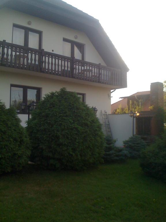 Hotel Ilona Panzio Balatonlelle Exterior foto